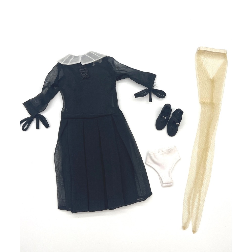 Tonner Chicago 16" Roxie "Courtroom" Dress Outfit Only